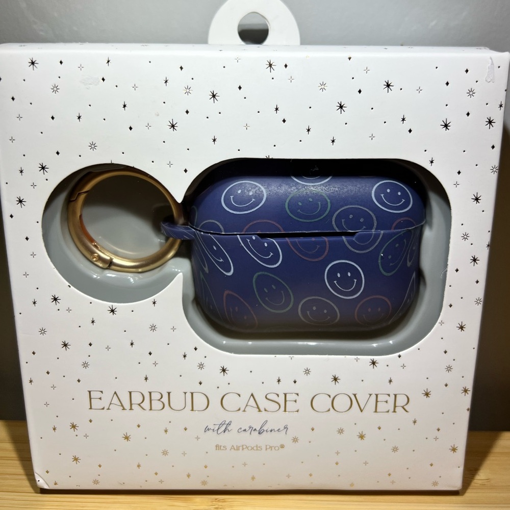 AirPods Pro Earbud Case Cover with Carabiner – Smiley Face Design
